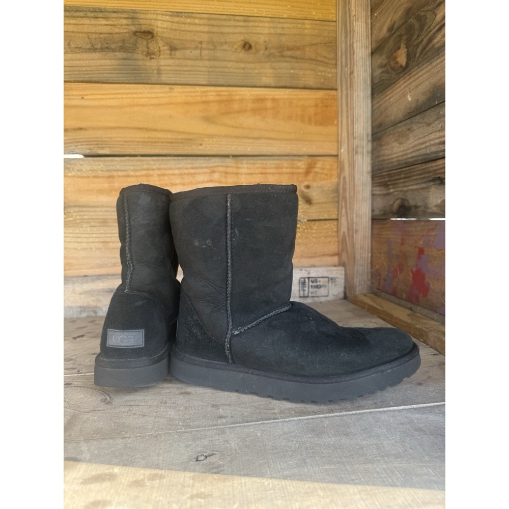 UGG Women's Classic Short Boot Women's Size 9 black